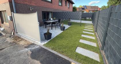 Vacation apartment with garden, terrace & top location between the old town and the sea