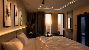 Blackout drapes, free WiFi