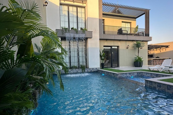 Outdoor pool, sun loungers