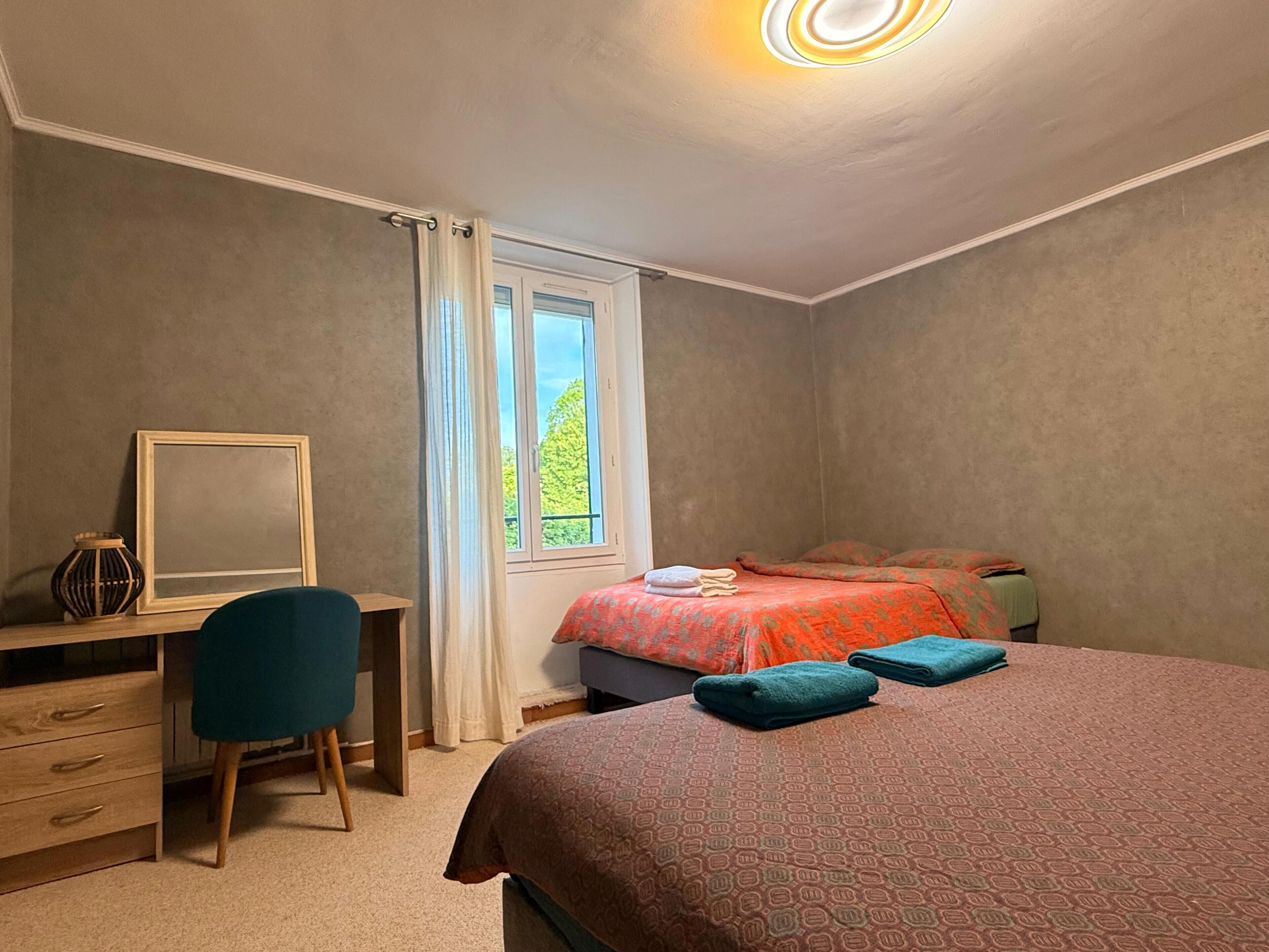 1 Schlafzimmer, Schreibtisch, Bügeleisen/Bügelbrett, Reisekinderbett