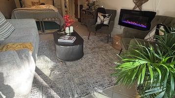 Iron/ironing board, WiFi (free), bed sheets
