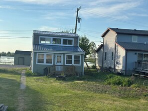 Exterior - Erie Cozy Cottage/Lake and Canal Frontage-Fish-Kayak/Stunning Sunsets & Wildlife (Estral Beach)