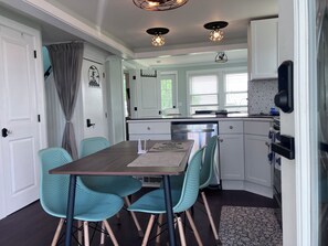 Dining - Erie Cozy Cottage/Lake and Canal Frontage-Fish-Kayak/Stunning Sunsets & Wildlife (Estral Beach)