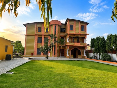 Lila Palace