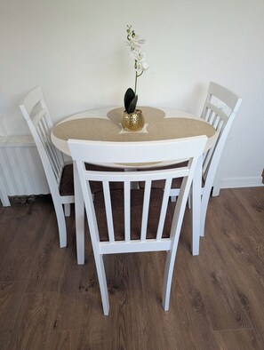 Dining - Private Room #1 - 5 min away - University - Fast WiFi (Trois-Rivières)