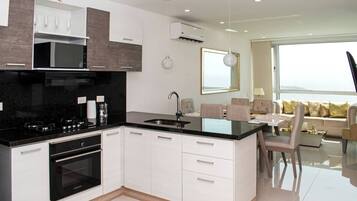 Apartment, 1 Bedroom, Smoking, Balcony | Private kitchen