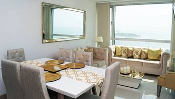 Apartment, 1 Bedroom, Smoking, Balcony | Dining room