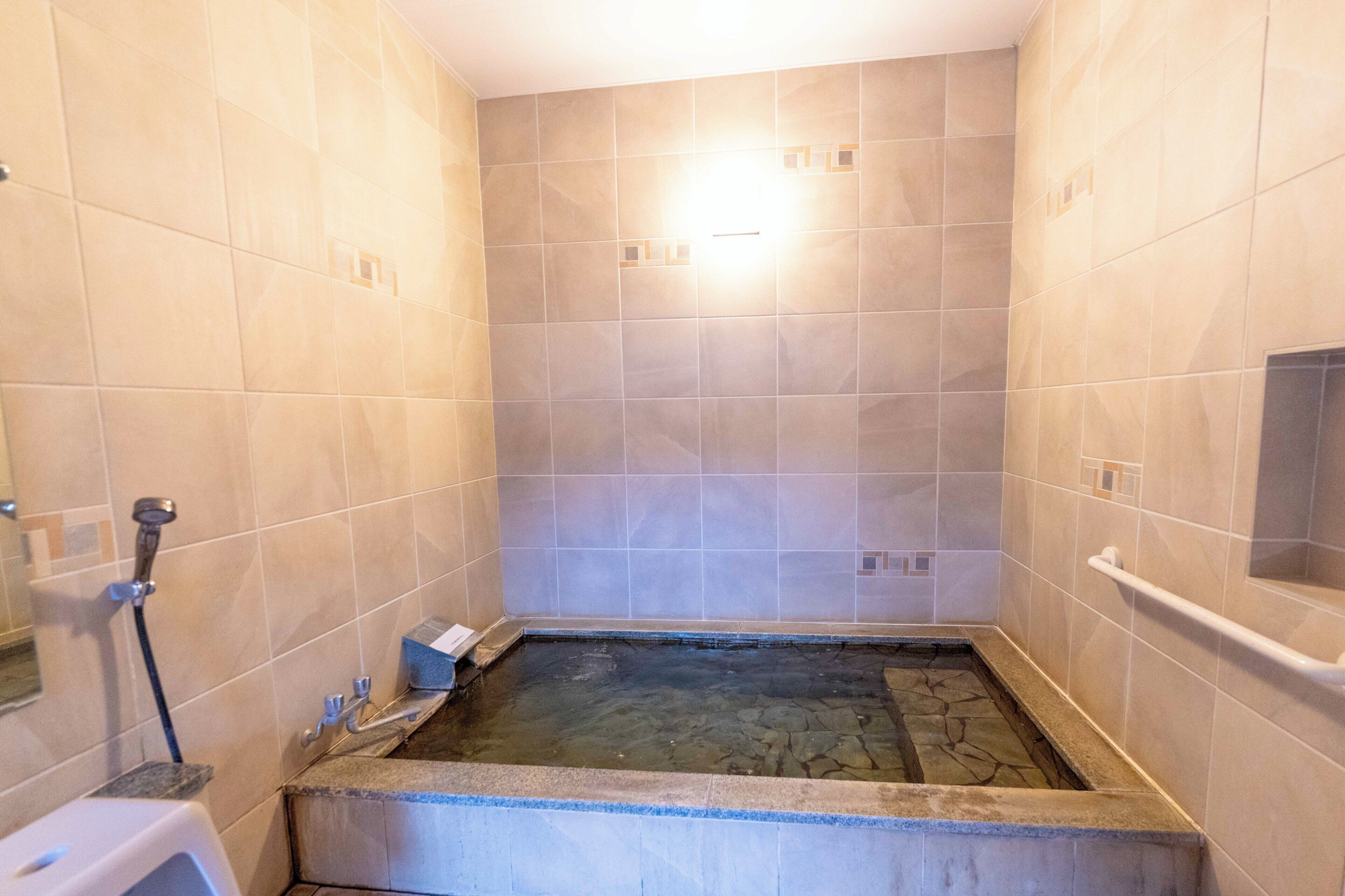 Deluxe Villa, 6 Bedrooms, Lanai, Mountain View | Shared bathroom