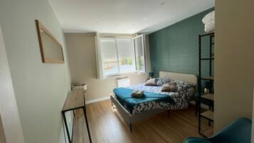 Iron/ironing board, WiFi, bed sheets