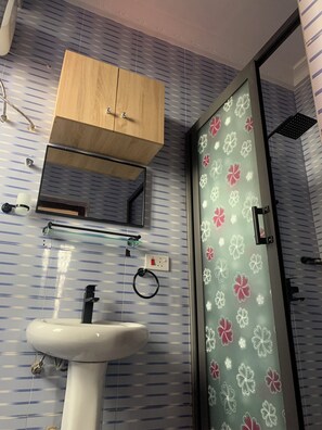 Bruser, håndklæder, Sæbe, Toiletpapir