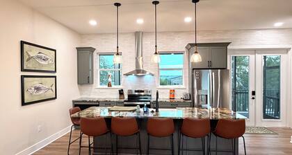The Crab Shack - NEW Waterfront Home - HOT TUB - Fishing - Scalloping