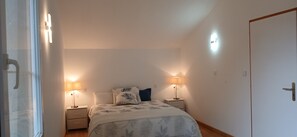 A bedroom with a bed, two bedside tables with lamps, a wardrobe, and a window. - Prestige of Saint Paul de Varces (Saint-Paul-de-Varces)