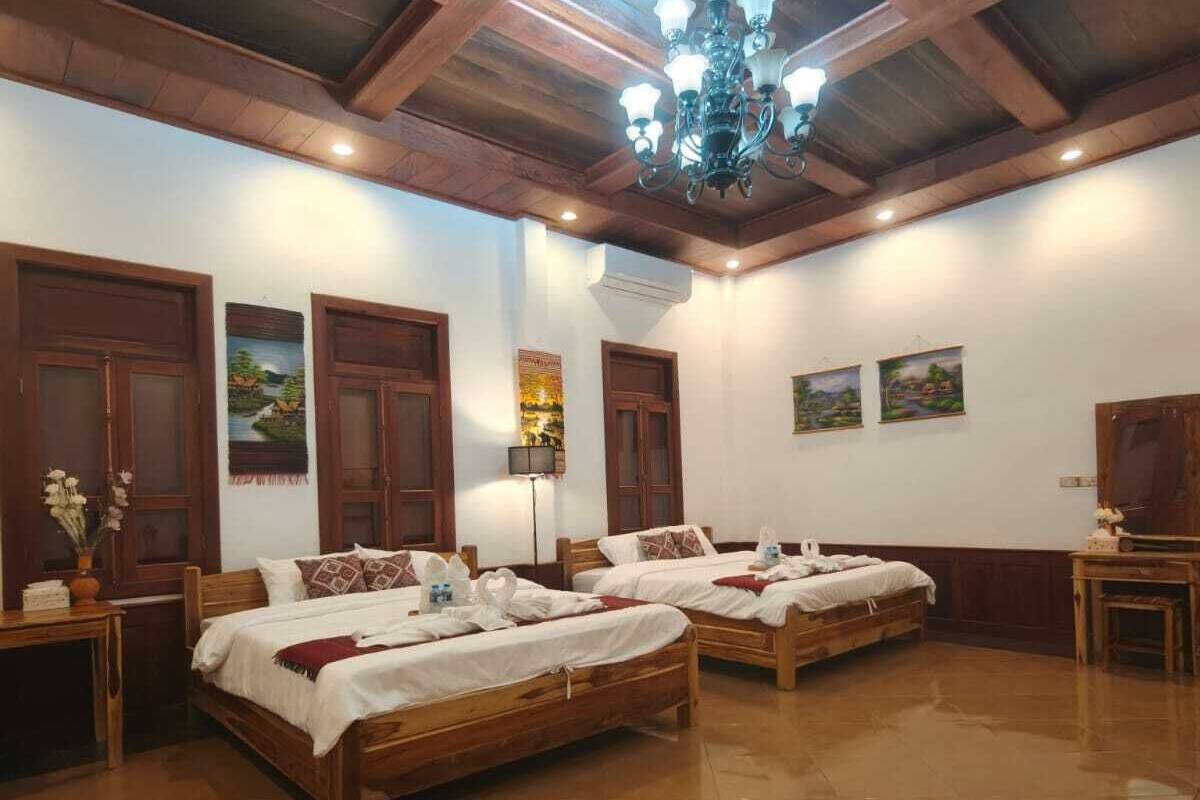 Family Quadruple Room, City View | Meja, Wi-fi percuma 