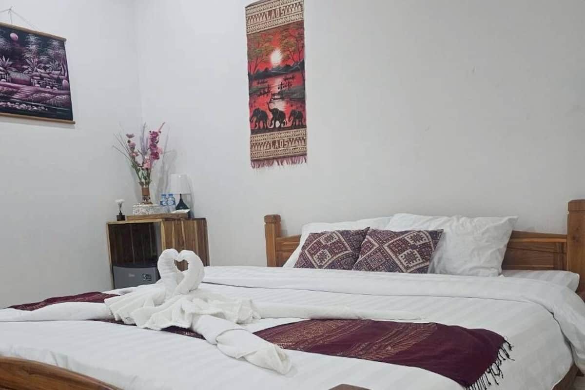Studio, City View | Desk, free WiFi