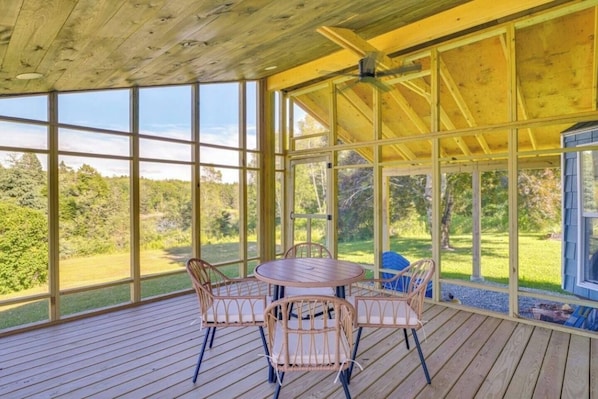 Outdoor dining - Tranquility by the Bay! (Steuben)