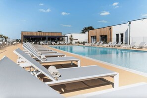 Piscine couverte, piscine extérieure