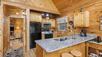 Cabin, 2 Bedrooms | Private kitchen