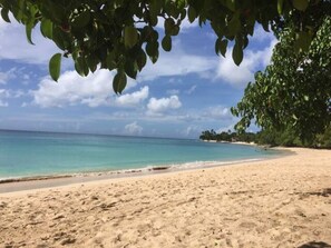 Beach - Sea views, one bedroom apartment, Lantana 35 (weston)
