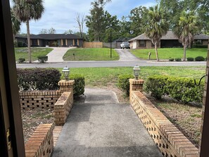 Property grounds - Full house, monthly discount, furnished. (Orange Park)