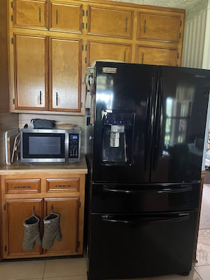 Coffee/tea maker, fridge, microwave, oven - Large house, monthly discount, fully furnished. (Orange Park)