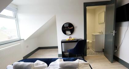 Private Double Room with Ensuite - Walk to City
