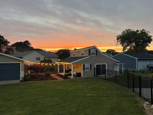 Serene 1-bedroom guest house in charming Poquoson with dock and kyack access