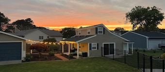 Serene 1-bedroom guest house in charming Poquoson with dock and kyack access