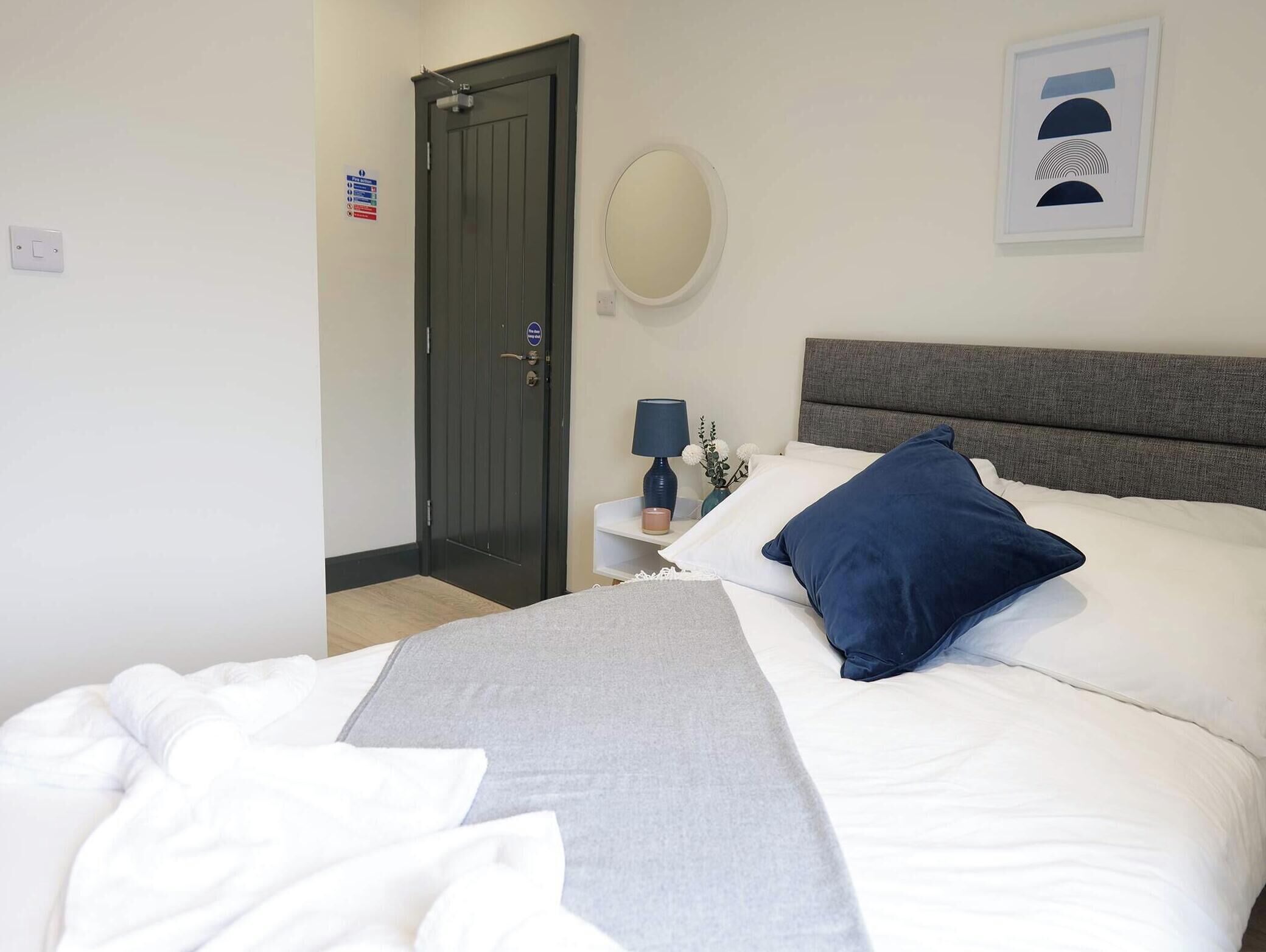 Iron/ironing board, internet, bed sheets