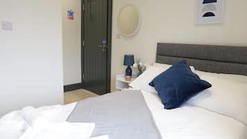 Iron/ironing board, internet, bed sheets
