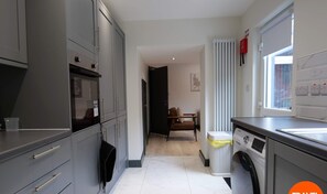 Interior - Private Double Room, Shared Bathroom-Walk to City (Derry/Londonderry)