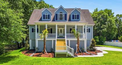 Intracoastal home with dock & lift
