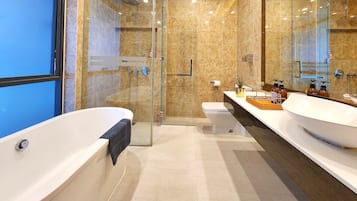 Studio | Bathroom
