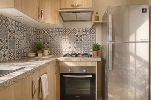Réfrigérateur, four, plaque de cuisson, blender