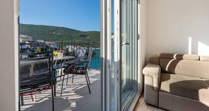 One bedroom apartment with sea view