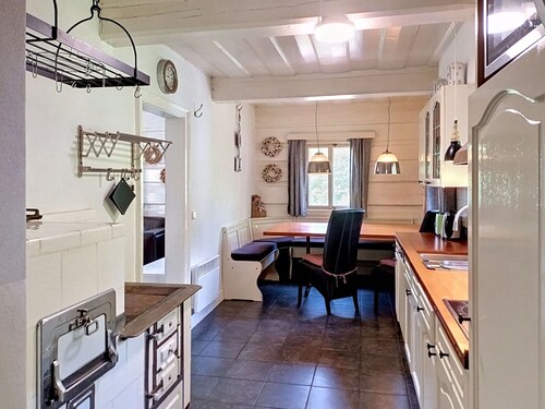 Schönes alleinstehendes Ferienhaus für 8 Gäste mit  W-LAN, TV, Terrasse und Haustiere erlaubt