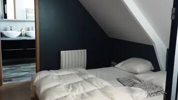 4 slaapkamers, een strijkplank/strijkijzer, gratis wifi, beddengoed