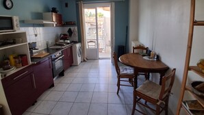 Kaffetrakter/tekoker, kjøleskap, mikrobølgeovn og ovn