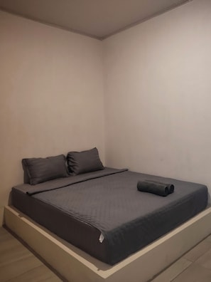 Double Room, Balcony, Garden View - HomeBase Areguling (Kuta)