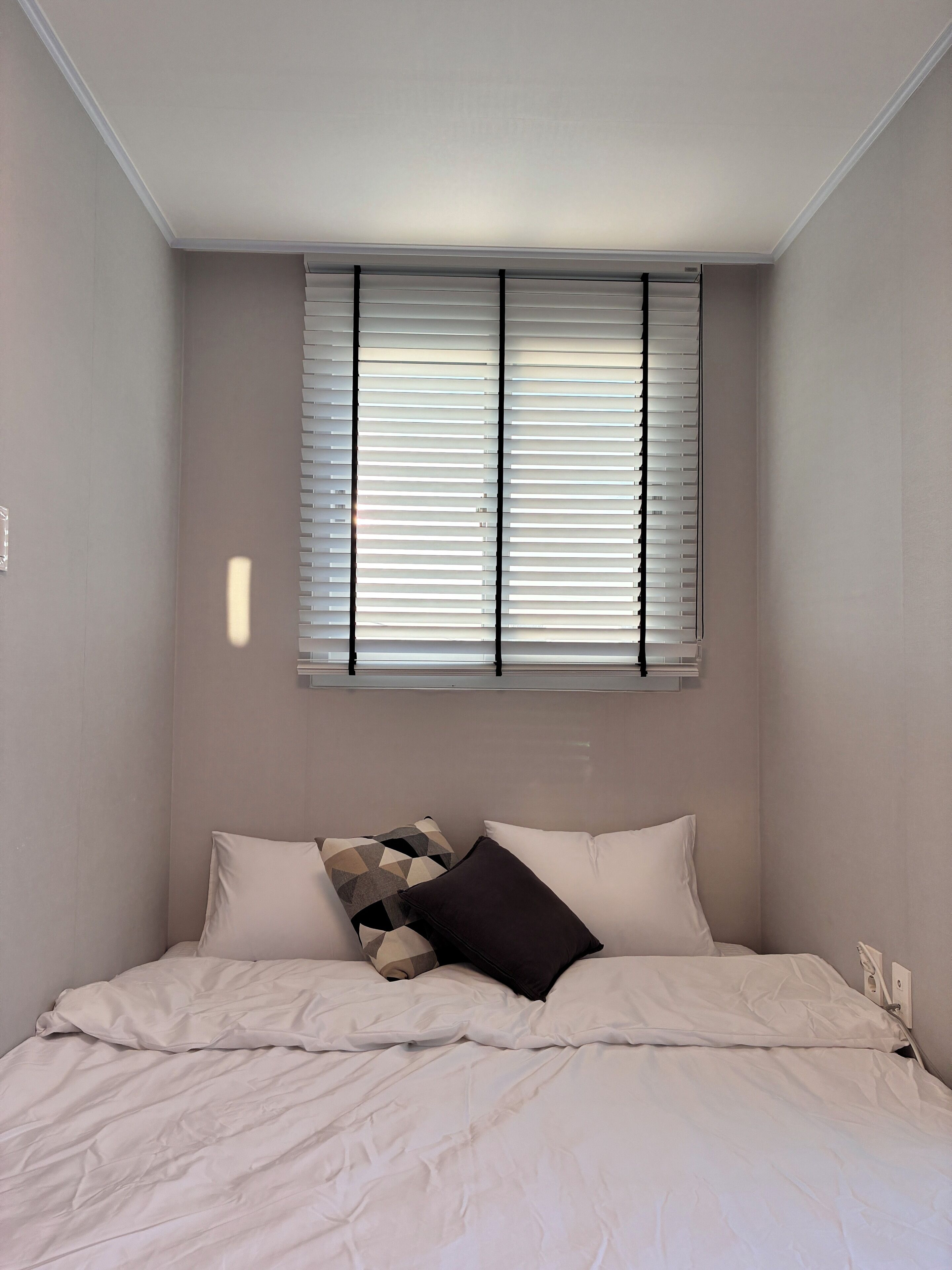 1 habitación, tabla de planchar con plancha, wifi gratis y ropa de cama 