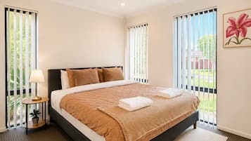 3 bedrooms, iron/ironing board, WiFi, bed sheets