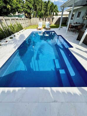 Pool - Luxury beach house, heated pool, 10 minute walk to beach! (Pompano Beach)