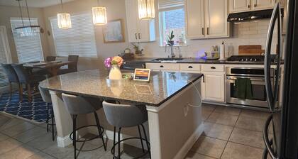 Gorgeous 4-bedroom house with private lake and walking trails on the woods