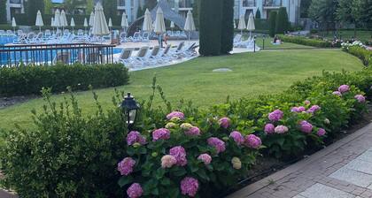 Elegant Pool View 2 bedroom Apartment in Green Life Resort, Sozopol