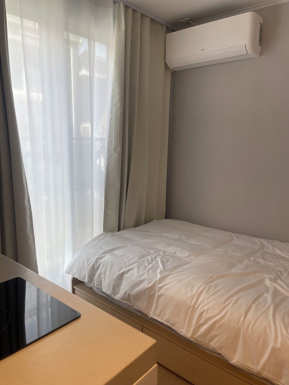 Tiny Room For Solo Travellers - Seoul