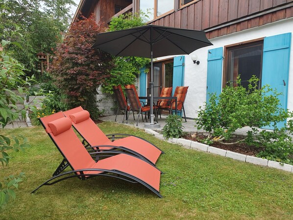 Outdoor dining - Time out in the mountains, House Regina, 89sqm, 2-4 pers. Garden, terrace, KönigsCard (Pfronten)