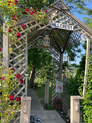 1-bedroom bed & breakfast in peaceful Jim Thorpe with AC