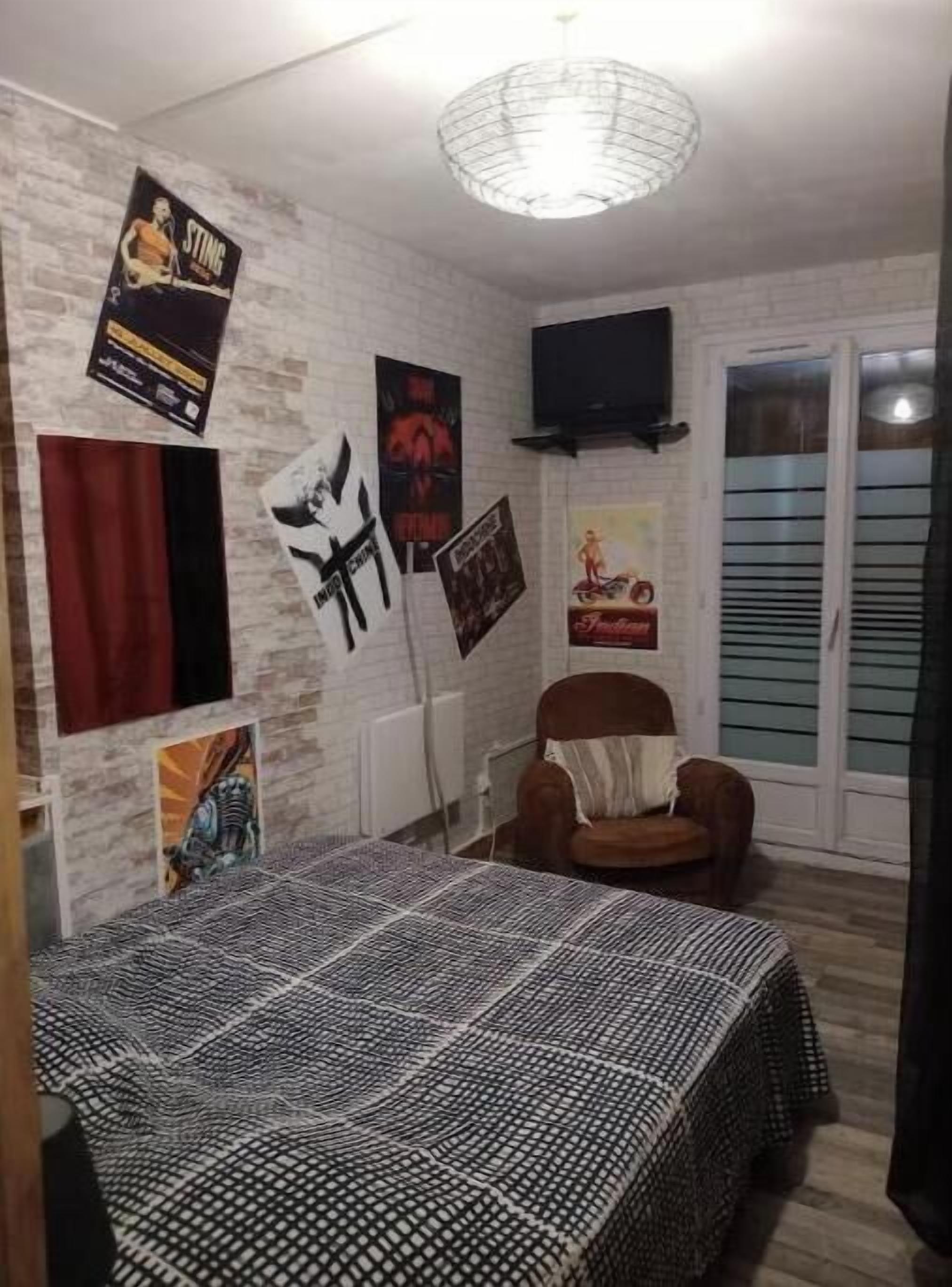 2 bedrooms, in-room safe, desk, iron/ironing board