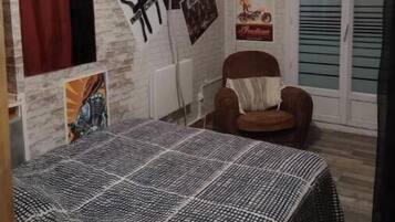 2 bedrooms, in-room safe, desk, iron/ironing board