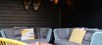 Cozy guesthouse with private garden and free parking