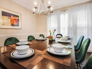 Dining - King + 3 Queens with Ping Pong Fun + Relaxing Deck (Greensboro)